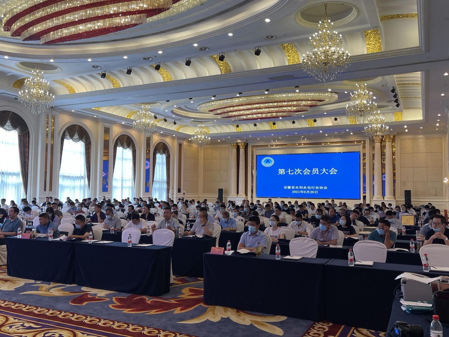 安徽省水利水電行業(yè)協(xié)會召開第七次會員大會、第六屆第一次 會員代表大會和第六屆第一次理事會會議報道(圖2) 安徽省水利水電行業(yè)協(xié)會召開第七次會員大會、第六屆第一次 會員代表大會和第六屆第一次理事會會議報道(圖2)